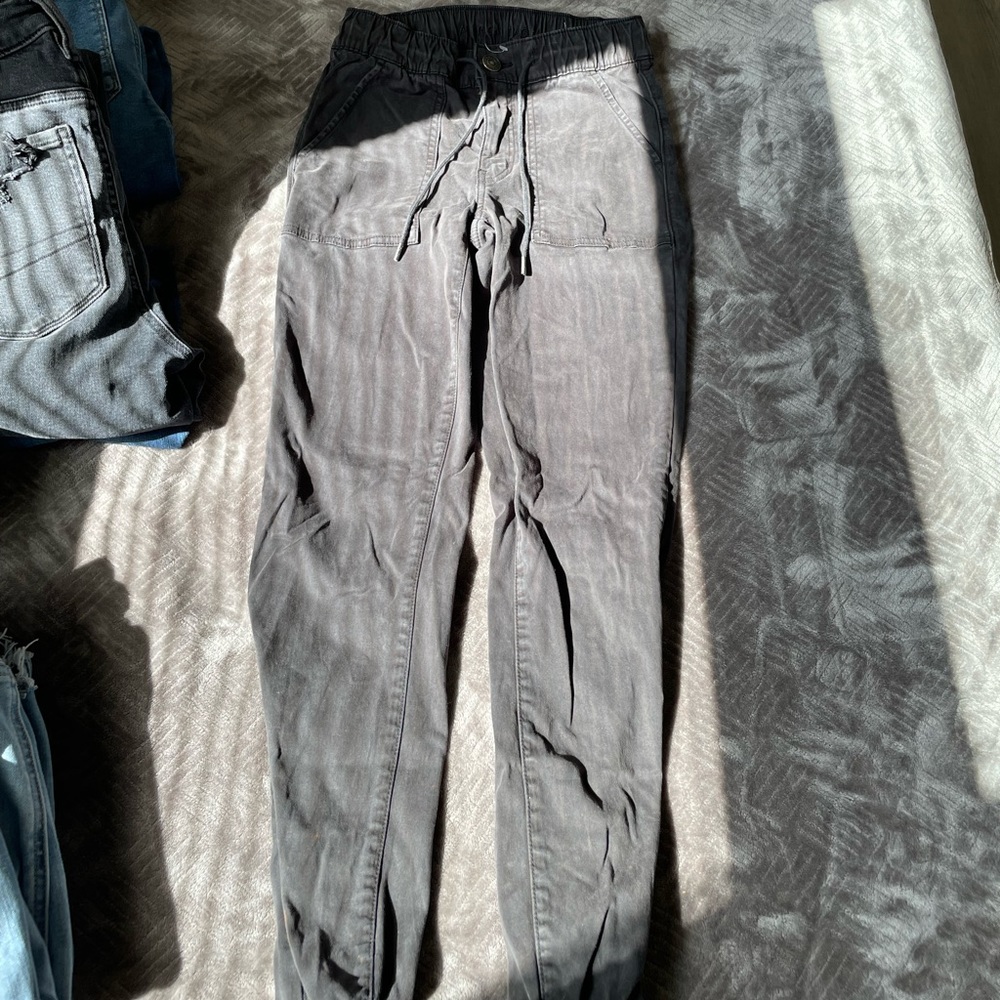 American Eagle Joggers Size 4 REGULAR